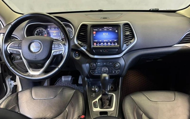 imagem-https://www.socarrao.com.br/sc-vehicle-images-prod/4226574/1790799672720-8104909_16_B_05ee772017.jpeg