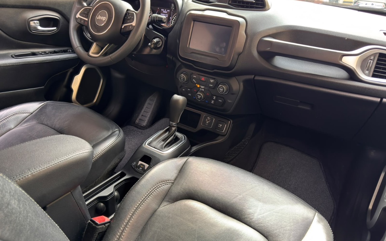 imagem-https://www.socarrao.com.br/sc-vehicle-images-prod/4226685/1790797093586-YjI5YTljMzQtOTBkMi00YzU3LWFlZDUtZGNiMjAyOGQ0N2M5LmpwZWc.jpeg