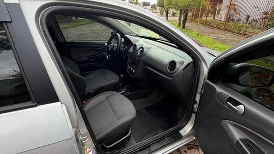 imagem-https://www.socarrao.com.br/sc-vehicle-images-prod/4226893/1790797429205-volkswagen-voyage-1.6-mi-comfortline-8v-flex-4p-manual-wmimagem16504683663.jpg