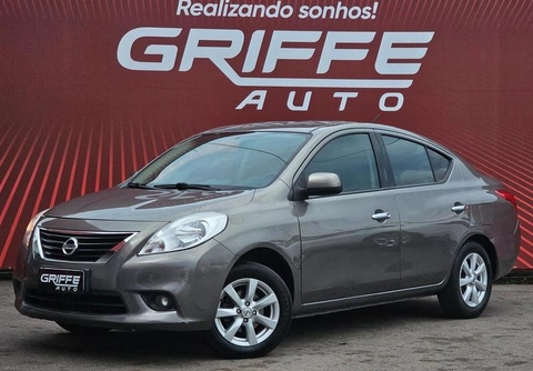 Nissan VERSA 2014 Cinza — foto 1 de 3