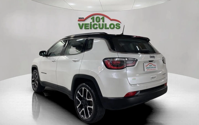 imagem-https://www.socarrao.com.br/sc-vehicle-images-prod/4226939/1790797869486-003_235fed03fb2387dcbb6ce72cf589d0fe.jpg