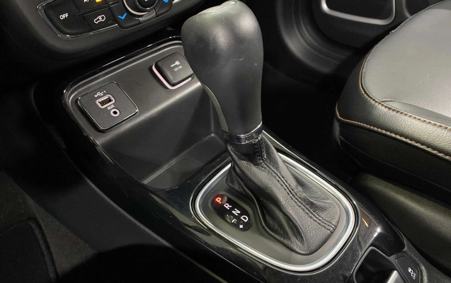 imagem-https://www.socarrao.com.br/sc-vehicle-images-prod/4226939/1790797869507-003_2d2d5e77b84de25570005bcf2a69c9ce.jpg
