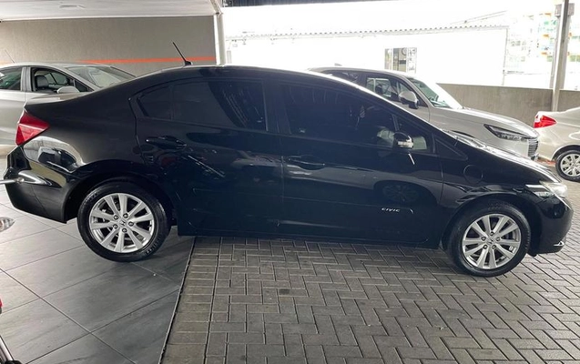 imagem-https://www.socarrao.com.br/sc-vehicle-images-prod/4227124/1790798301083-8525895_13_B_88c15cc612.jpeg