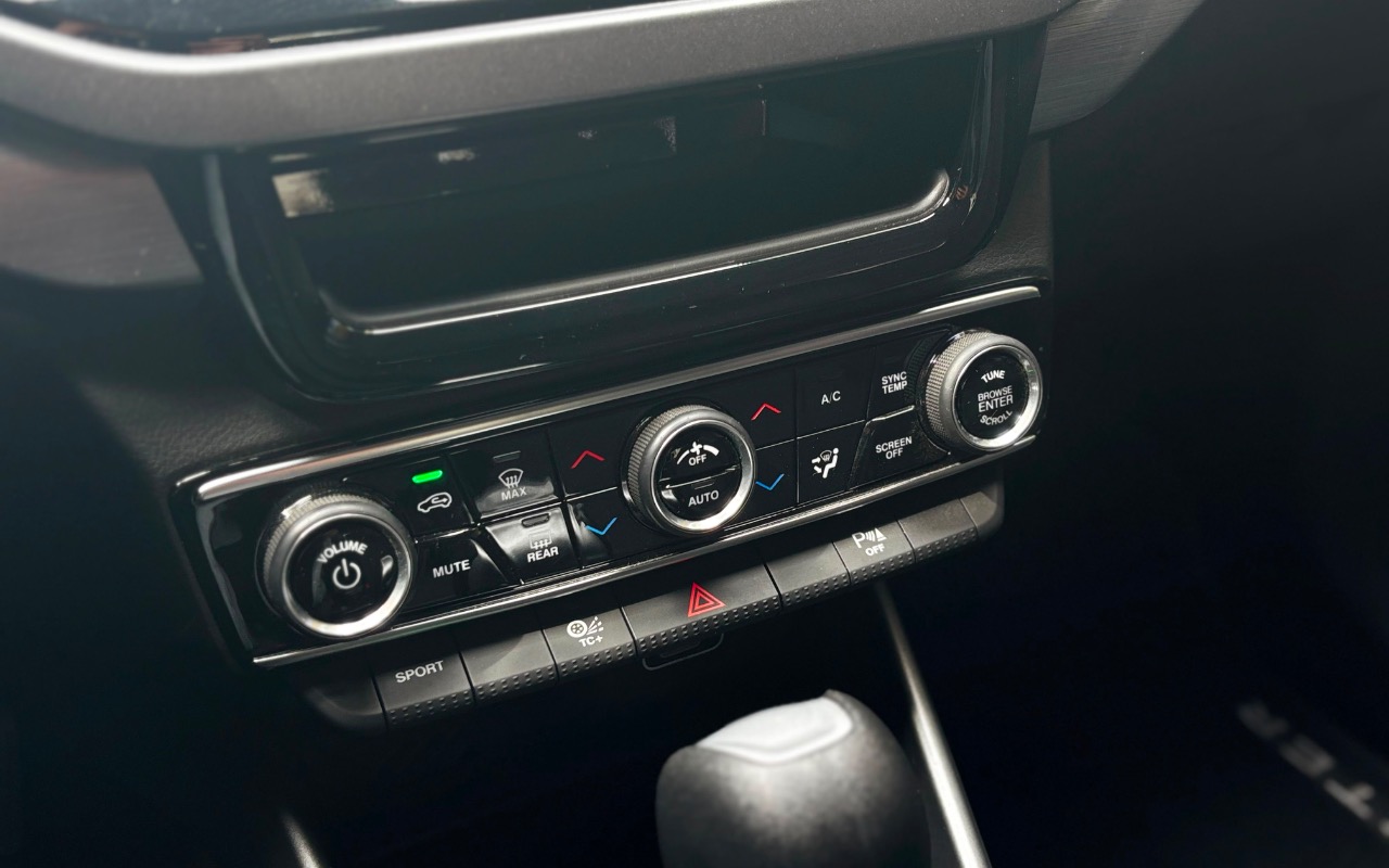 imagem-https://www.socarrao.com.br/sc-vehicle-images-prod/4227129/1790798226912-ZTIyN2Y4MWEtZWQ0OC00YmU3LThmNDQtOGIyZGFhYjlhODA5LmpwZWc.jpeg