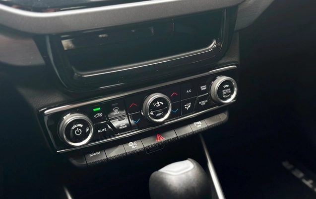 imagem-https://www.socarrao.com.br/sc-vehicle-images-prod/4227129/1790798226912-ZTIyN2Y4MWEtZWQ0OC00YmU3LThmNDQtOGIyZGFhYjlhODA5LmpwZWc.jpeg
