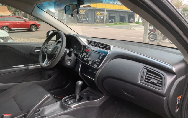imagem-https://www.socarrao.com.br/sc-vehicle-images-prod/4227913/1790800260736-app-photos-3Q9LbJBJjBNqLy5dRyEhFnV77jn509tH.jpg