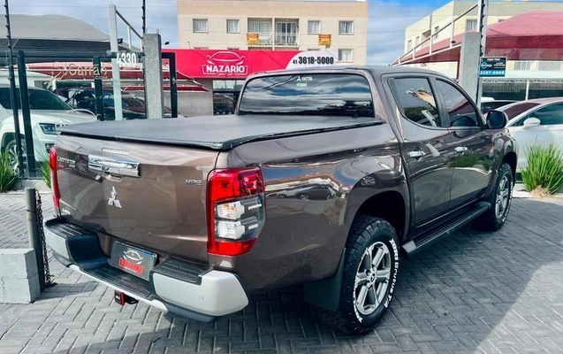 imagem-https://www.socarrao.com.br/sc-vehicle-images-prod/4227936/1790800370109-8490791_5_B_5754d50b6e.jpeg