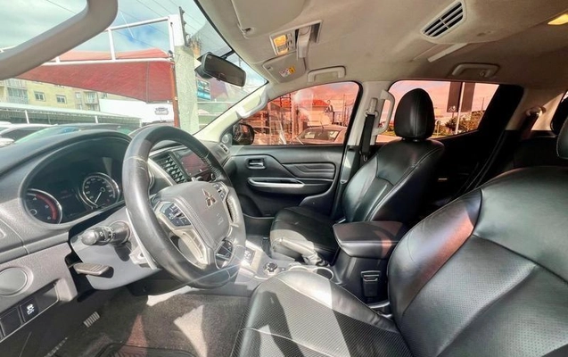 imagem-https://www.socarrao.com.br/sc-vehicle-images-prod/4227936/1790800370122-8490791_12_B_aeec1a8524.jpeg