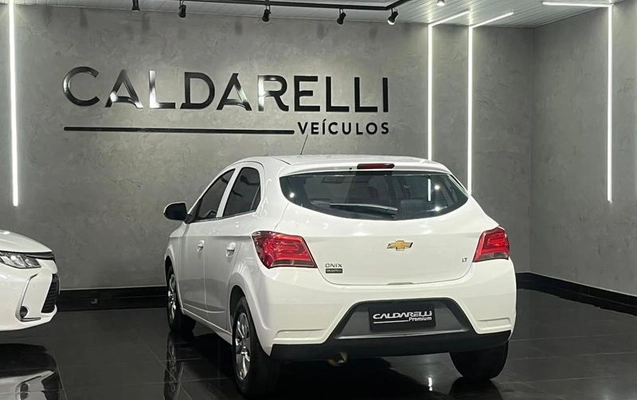 imagem-https://www.socarrao.com.br/sc-vehicle-images-prod/4228092/1791219788088-8530595_3_B_0c7be8e275.jpeg