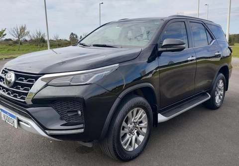 Toyota Hilux SW4 2021 Preto — foto 1 de 3