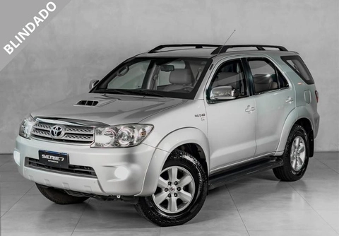 Toyota Hilux SW4 2011 Prata — foto 1 de 3
