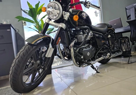 Royal Enfield Super Meteor 650 Celestial 2025 Verde — foto 1 de 3
