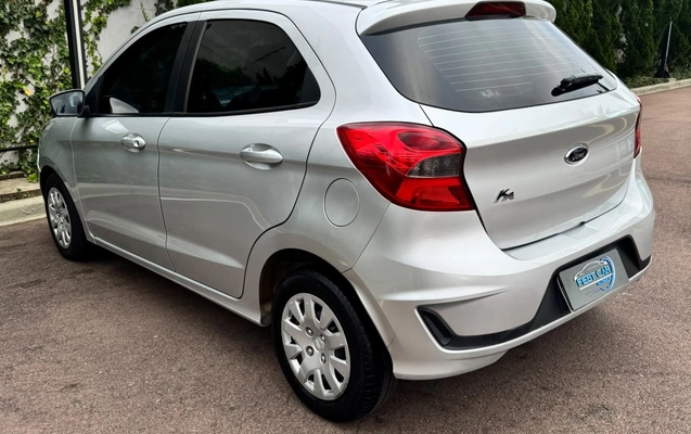 imagem-https://www.socarrao.com.br/sc-vehicle-images-prod/4228758/1790802692070-7cd46b94-9994-4c8e-97b6-989082a509b9.jpg