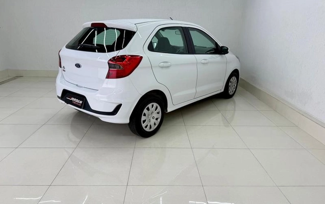 imagem-https://www.socarrao.com.br/sc-vehicle-images-prod/4229143/1790804516106-8531758_9_B_7182fac72a.jpeg