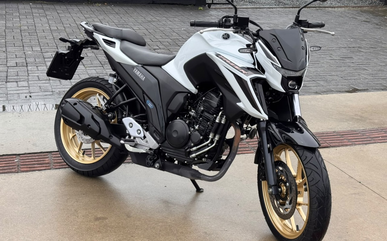 Yamaha FZ25 250 FAZER CONNECTED 2025 Branco — foto 1 de 3