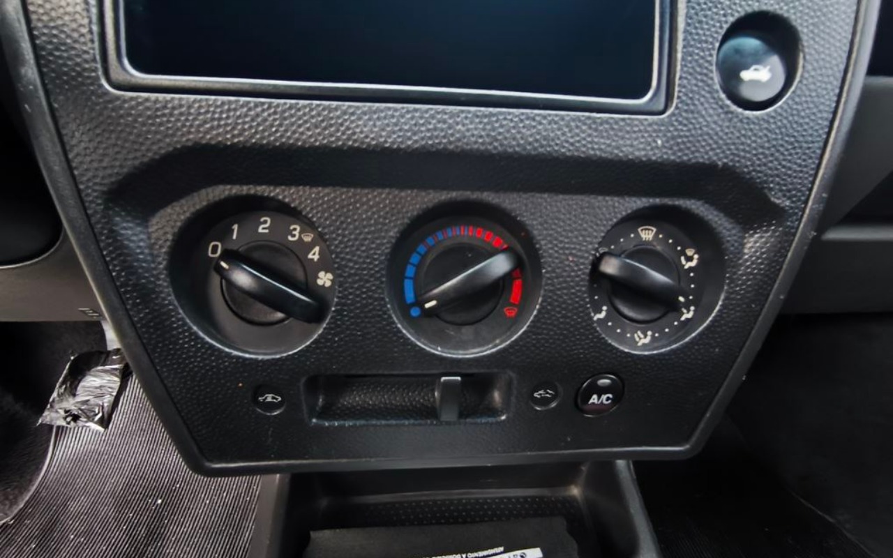 imagem-https://www.socarrao.com.br/sc-vehicle-images-prod/4230228/1790807461576-SU1HXzIwMjYwOTMwXzE3MzcyNyAoQ29weSkuanBn.jpg