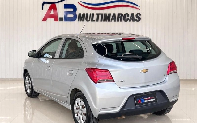 imagem-https://www.socarrao.com.br/sc-vehicle-images-prod/4231894/1790812945635-8524720_9_B_6c41826f31.jpeg