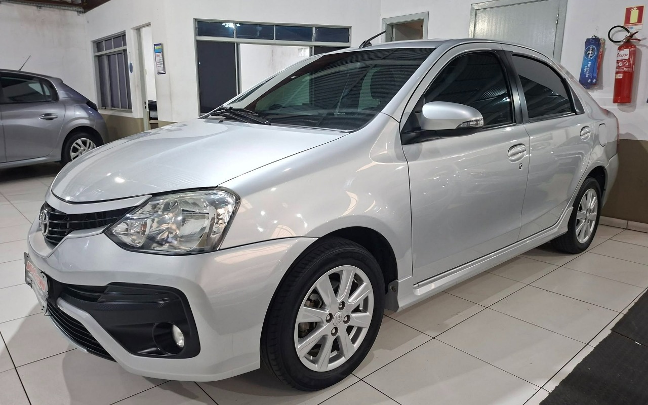 Toyota Etios 2018 Prata — foto 1 de 3