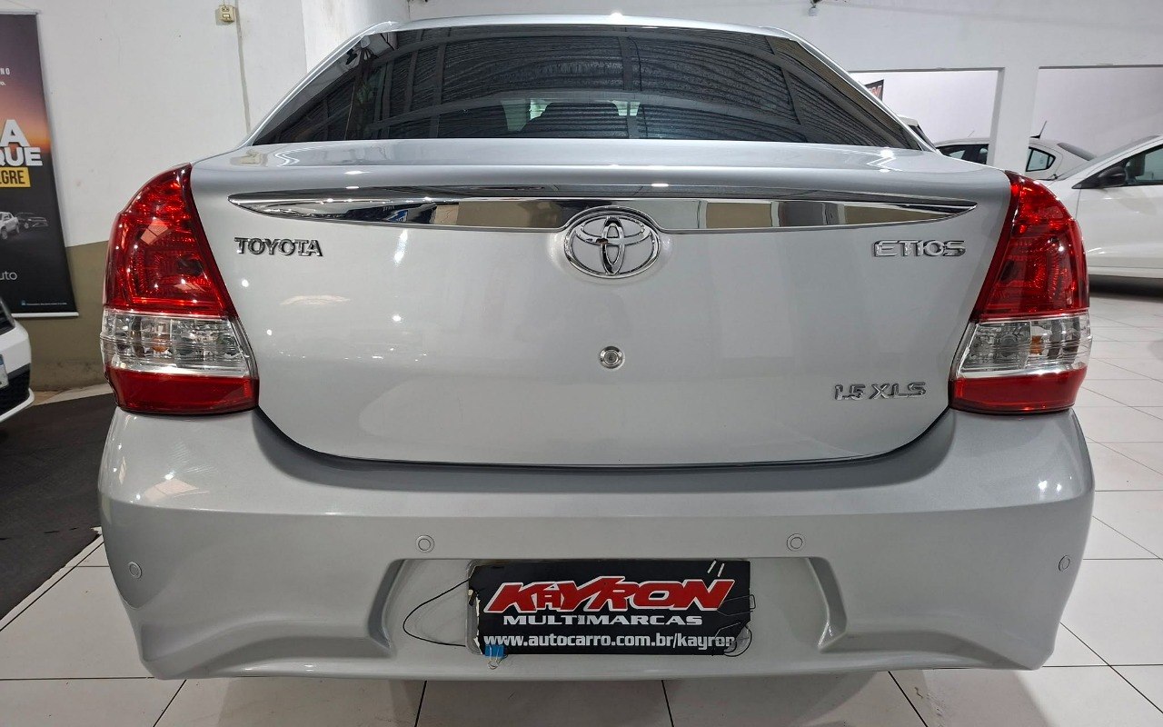 imagem-https://www.socarrao.com.br/sc-vehicle-images-prod/4232444/1790814446015-MTAuanBn.jpg
