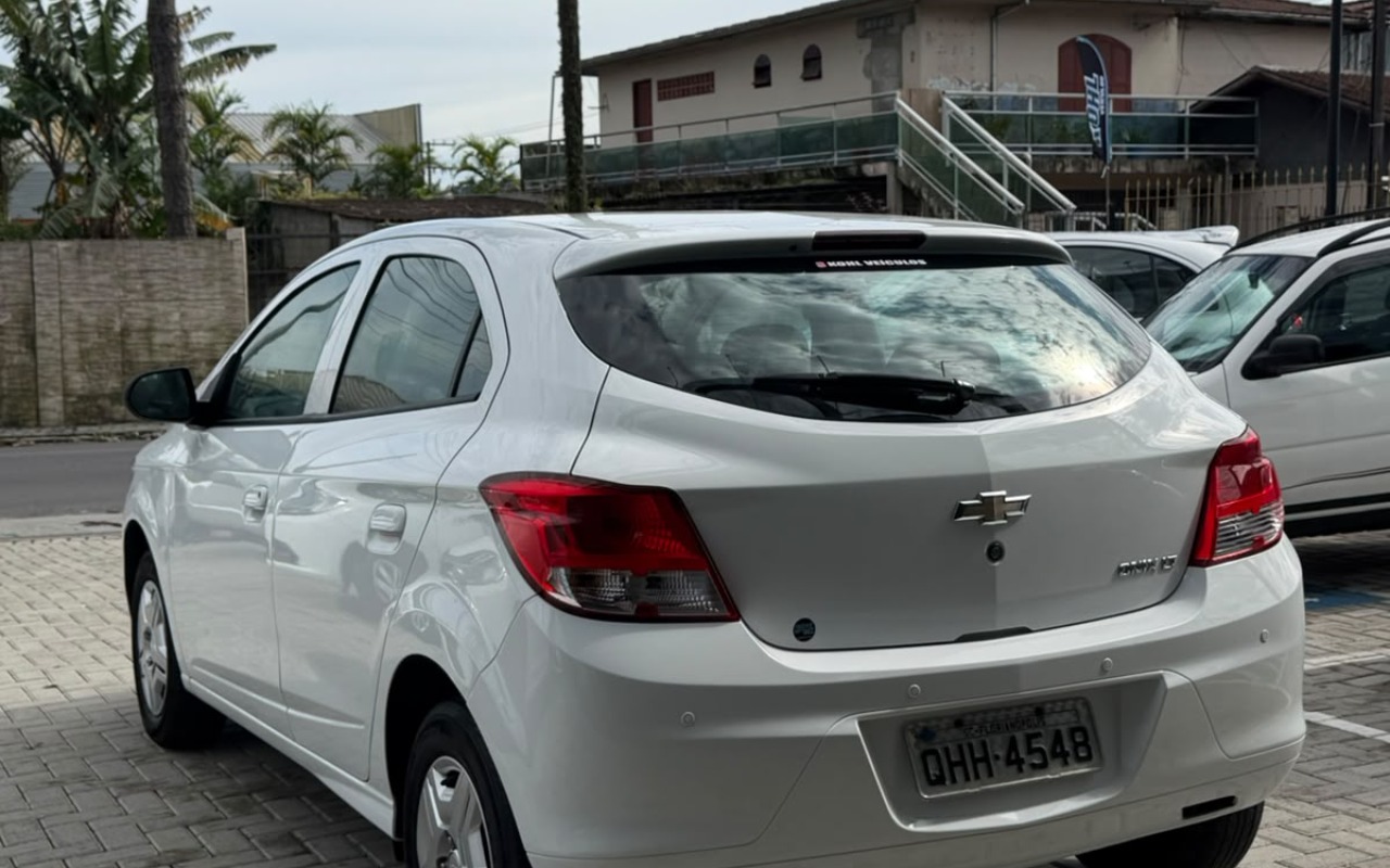 imagem-https://www.socarrao.com.br/sc-vehicle-images-prod/4243375/1790853340329-V2hhdHNBcHAgSW1hZ2UgMjAyNi0wOS0zMCBhdCAwOS4xNi4wOSAoMSkuanBlZw.jpeg