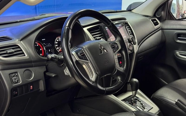 imagem-https://www.socarrao.com.br/sc-vehicle-images-prod/4244396/1790857754370-7460417_19_B_4e50c5628d.jpeg