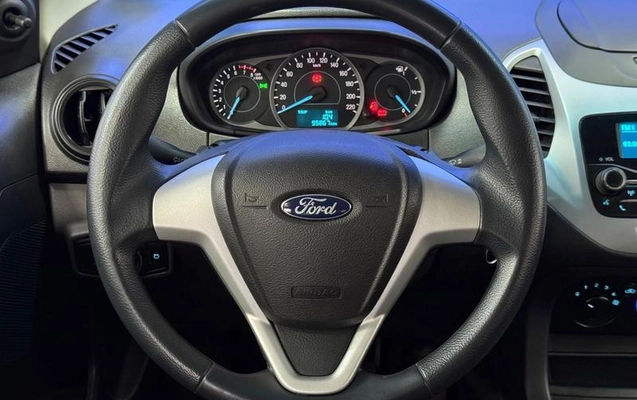 imagem-https://www.socarrao.com.br/sc-vehicle-images-prod/4244415/1790857804667-8124710_6_B_56ac5fb2c3.jpeg