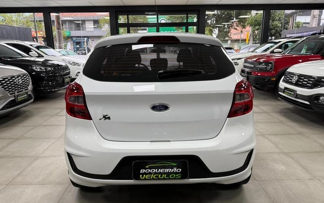 imagem-https://www.socarrao.com.br/sc-vehicle-images-prod/4244440/1790861428827-8475795_4_B_6441e43c12.jpeg