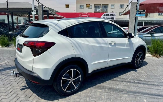 imagem-https://www.socarrao.com.br/sc-vehicle-images-prod/4245663/1790861112813-8516021_8_B_256ec344e1.jpeg