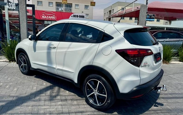 imagem-https://www.socarrao.com.br/sc-vehicle-images-prod/4245663/1790861112815-8516021_12_B_16a0cc0535.jpeg
