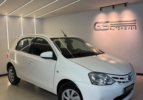 Toyota Etios 2017 Branco — foto 1 de 3