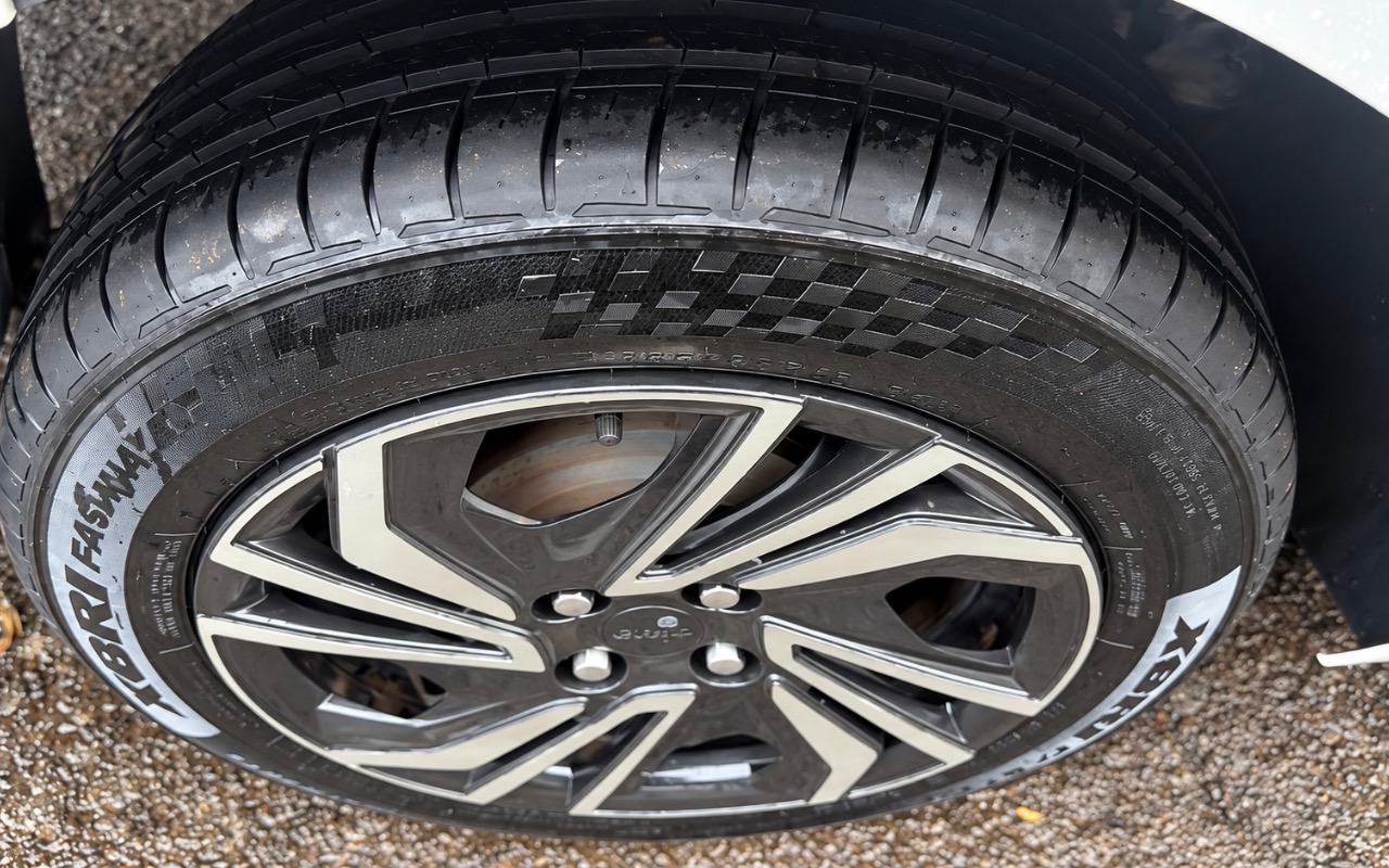 imagem-https://www.socarrao.com.br/sc-vehicle-images-prod/4246477/1790866916254-N0M4OUVFRjgtMkFFOS00N0YxLUIzMDgtOENENzFCMDJCQ0QwLmpwZWc.jpeg