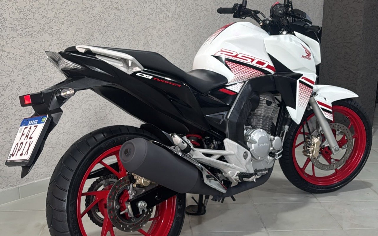 imagem-https://www.socarrao.com.br/sc-vehicle-images-prod/4246702/1790863344041-V2hhdHNBcHAgSW1hZ2UgMjAyNi0wOS0yNSBhdCAxNy41Mi4xMi5qcGVn.jpeg
