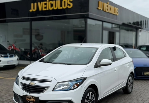 Chevrolet Onix 2015 Branco — foto 1 de 3