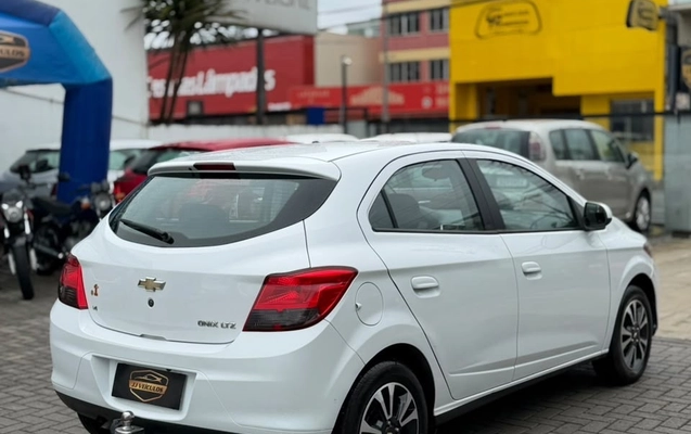 imagem-https://www.socarrao.com.br/sc-vehicle-images-prod/4246765/1791463905524-gb-b6fcb84.jpeg