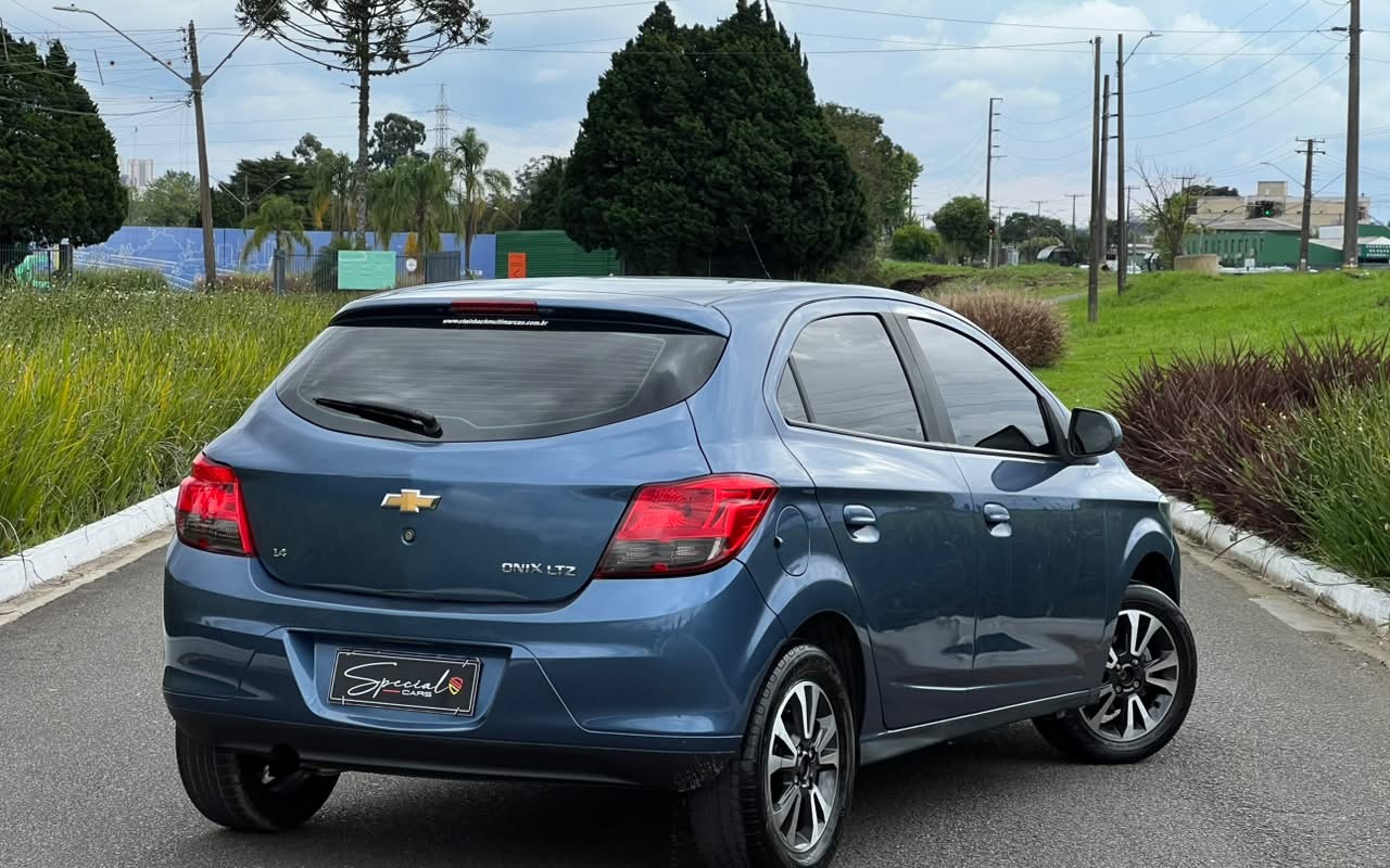 imagem-https://www.socarrao.com.br/sc-vehicle-images-prod/4246895/1790863881152-V2hhdHNBcHAgSW1hZ2UgMjAyNi0wOS0zMCBhdCAxNS4xMS40MCAoMSkuanBlZw.jpeg