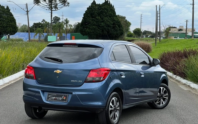 imagem-https://www.socarrao.com.br/sc-vehicle-images-prod/4246895/1790863881152-V2hhdHNBcHAgSW1hZ2UgMjAyNi0wOS0zMCBhdCAxNS4xMS40MCAoMSkuanBlZw.jpeg