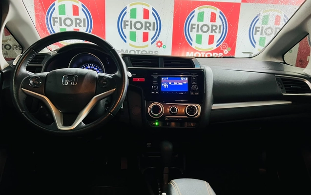 imagem-https://www.socarrao.com.br/sc-vehicle-images-prod/4247153/1790864574091-b5b173e3-134d-475c-ae7c-099682f34174.jpg