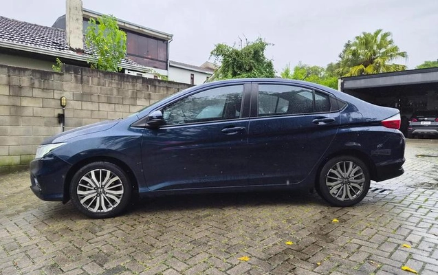 imagem-https://www.socarrao.com.br/sc-vehicle-images-prod/4248365/1790867438832-8532555_14_B_6d36f6b9fc.jpeg