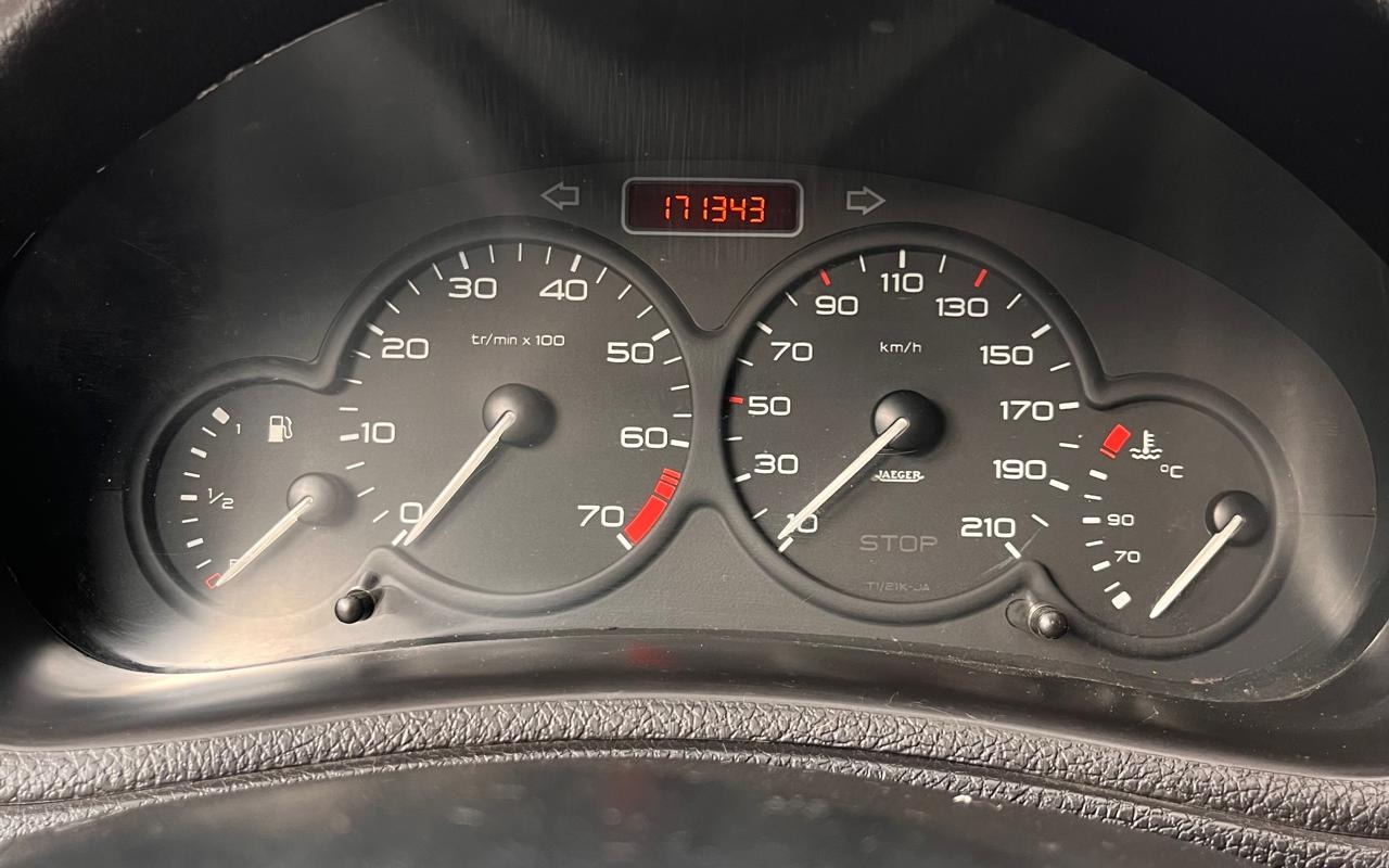 imagem-https://www.socarrao.com.br/sc-vehicle-images-prod/4249409/1790871427520-MDAyMzA2YzItZDc0My00NzIyLWE2ZDItZjFkYjgyODVjMjUwLmpwZw.jpg