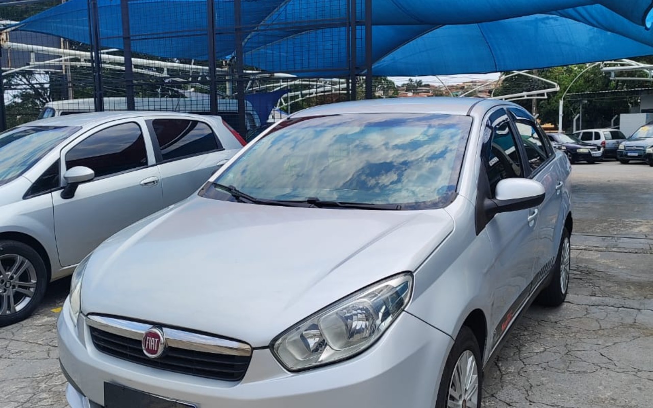 Fiat Grand Siena 2013 Prata — foto 1 de 3