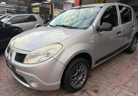 Renault Sandero 2010 Prata — foto 1 de 3