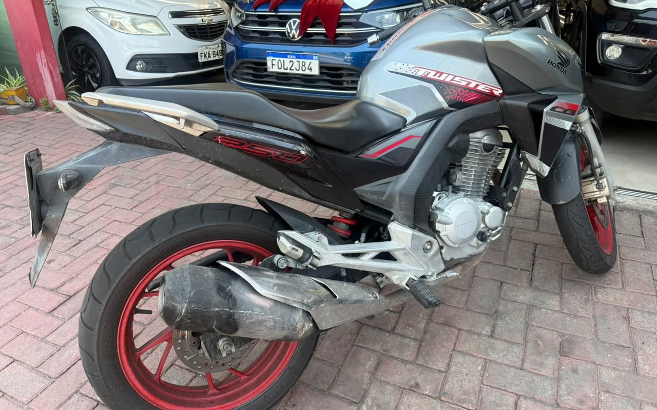 imagem-https://www.socarrao.com.br/sc-vehicle-images-prod/4252155/1790875029200-V2hhdHNBcHAgSW1hZ2UgMjAyNi0xMC0wMSBhdCAxNC4xMS4yNSAoMSkuanBlZw.jpeg