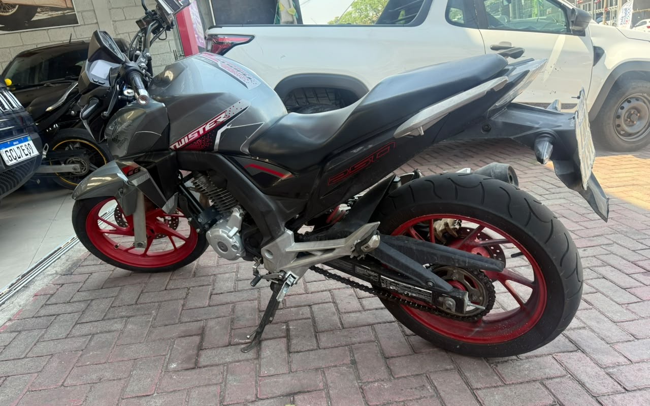 imagem-https://www.socarrao.com.br/sc-vehicle-images-prod/4252155/1790875029351-V2hhdHNBcHAgSW1hZ2UgMjAyNi0xMC0wMSBhdCAxNC4xMS4yNi5qcGVn.jpeg