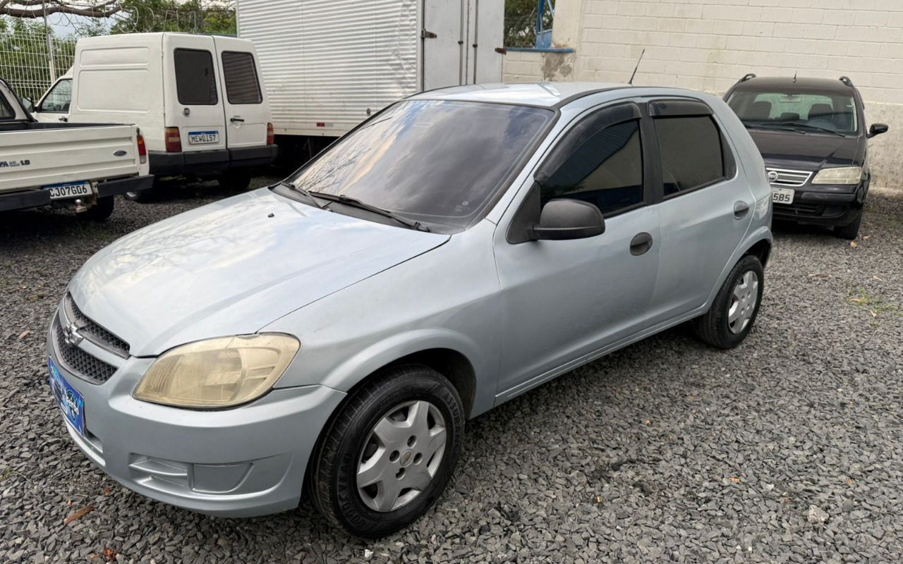 Chevrolet Celta 2009 Prata — foto 1 de 3