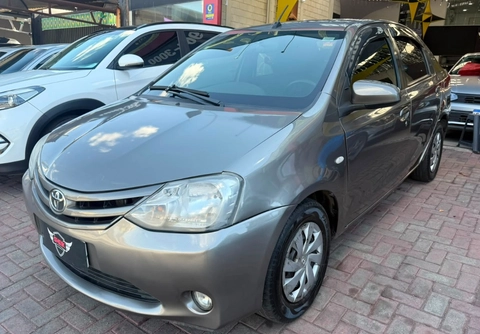 Toyota Etios 2016 Cinza — foto 1 de 3