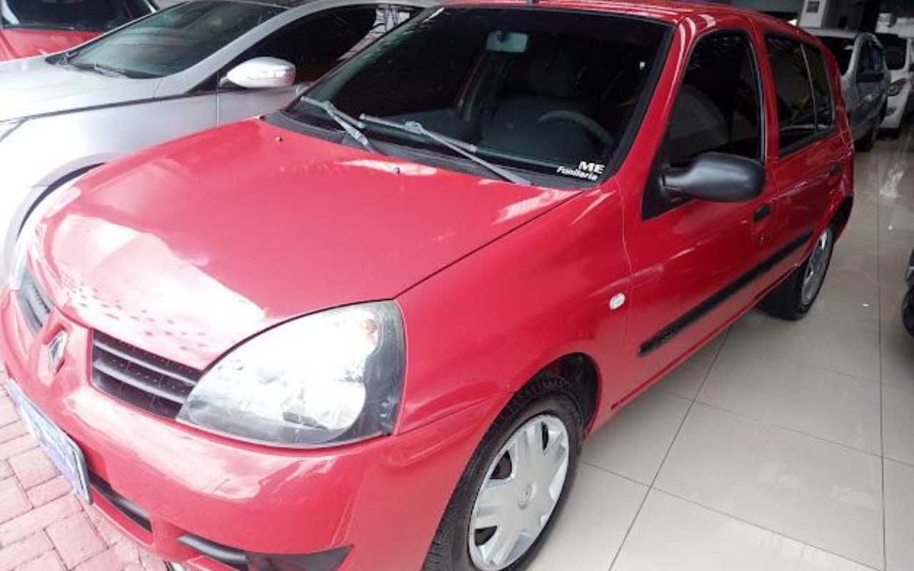 Renault Clio 2010 Vermelho — foto 1 de 3