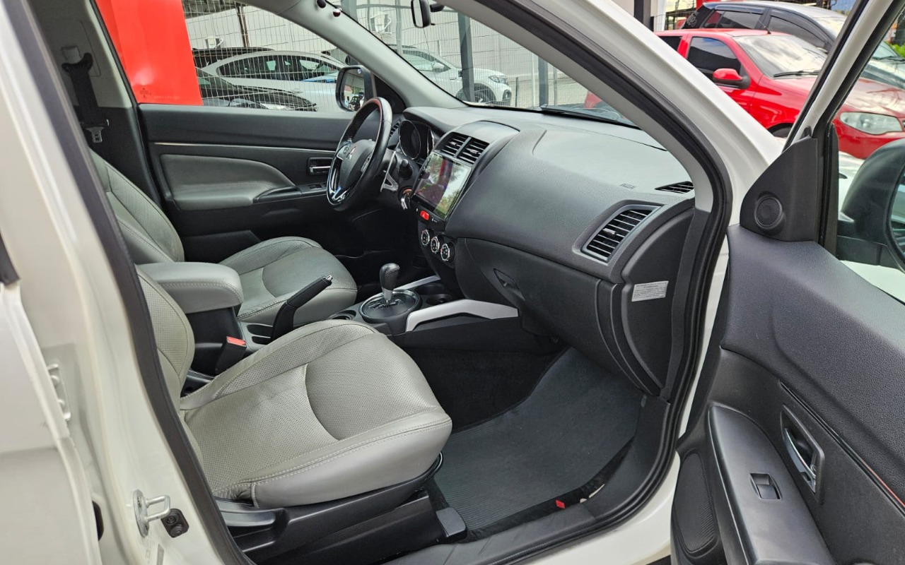 imagem-https://www.socarrao.com.br/sc-vehicle-images-prod/4253156/1790879880593-SU1HLTIwMjYxMDAxLVdBMDA0OC5qcGc.jpg