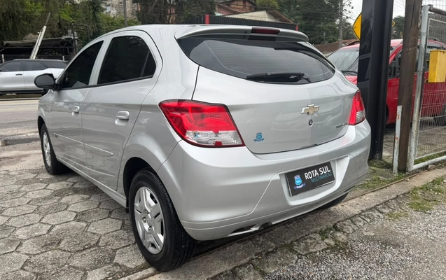 imagem-https://www.socarrao.com.br/sc-vehicle-images-prod/4253362/1790881320388-9c22cd52-b298-4fbe-aadb-4af9fd4b5c3b.jpeg