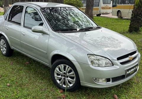 Chevrolet Classic 2015 Prata — foto 1 de 3