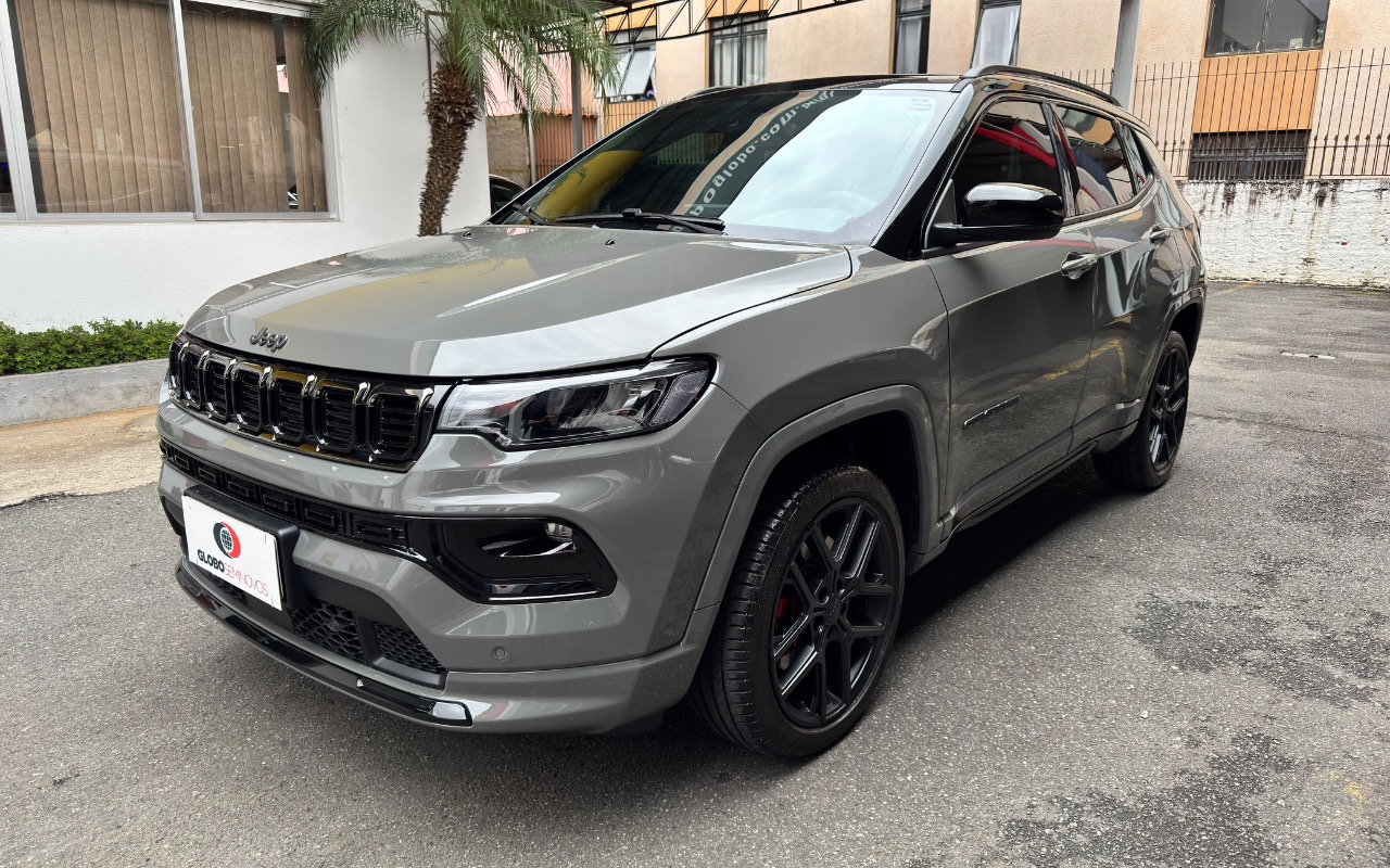 Jeep Compass 2026 Cinza — foto 1 de 3